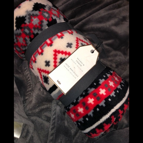 Throw Blanket - Picture 1 of 1